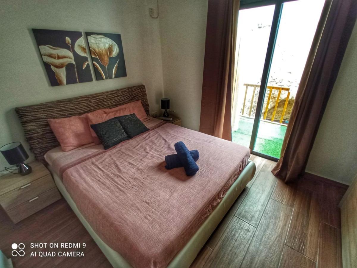Town House With Private Pool In Village Centre